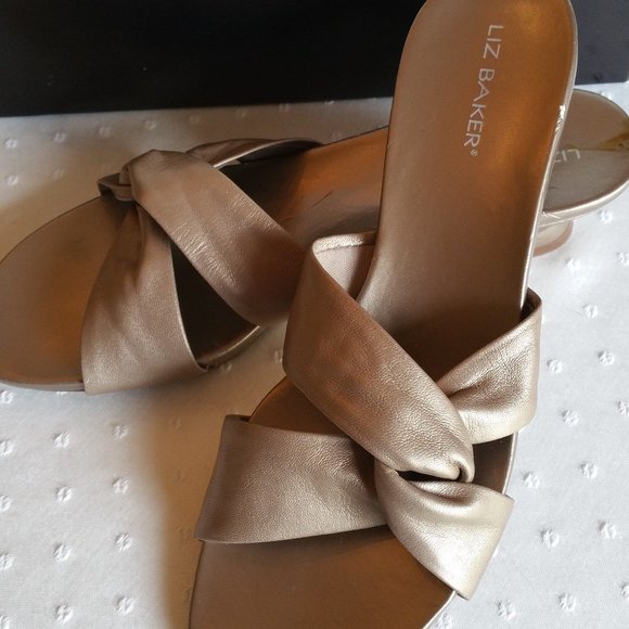 Liz Baker Flared Heel Leather Slip-On Sandal Soft Gold 7M NWT in Original Box - Picture 1 of 9